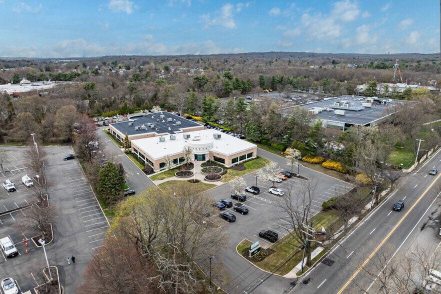 More Photos Of 225 Old Country Rd, Melville Office For Sale