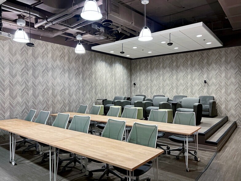 More Photos Of 122 W Pine St, Orlando Coworking Space