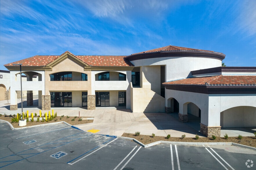 More Photos Of 1778-1950 W Florida Ave, Hemet Unknown For Lease