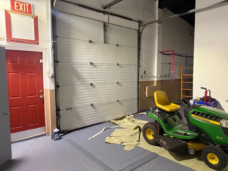 More Photos Of 3905 32nd St, Port Huron Truck Terminal For Sale