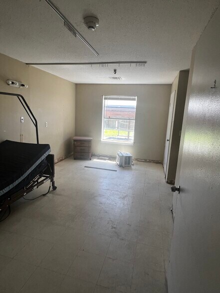 More Photos Of 2200 N Coltrane Rd, Oklahoma City Skilled Nursing Facility For Sale