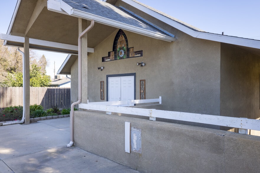 More Photos Of 2127 S Giddings St, Visalia Religious Facility For Sale