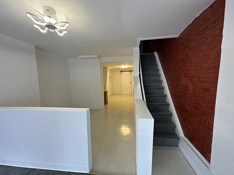 More Photos Of 37 W Maplewood Mall, Philadelphia Schools For Sale