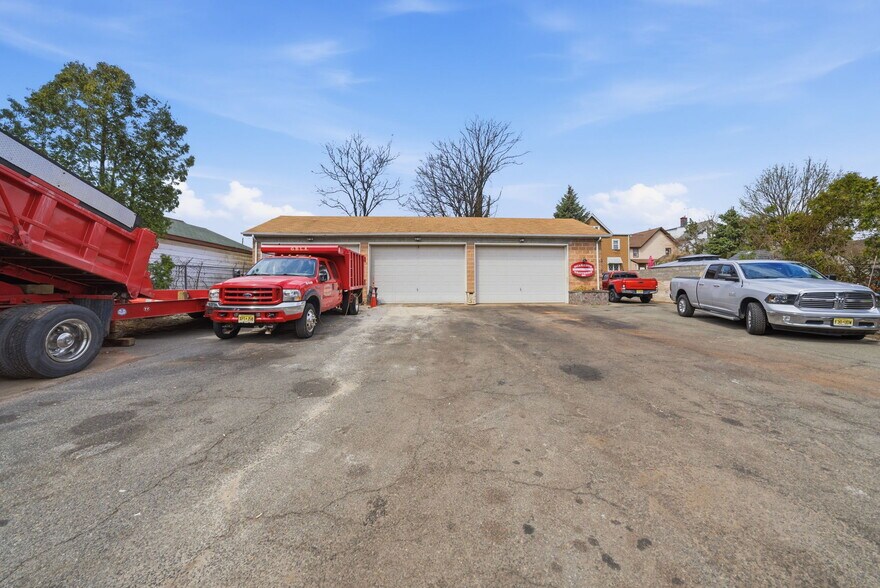 More Photos Of 435-437 Burnside St, Orange Specialty For Sale