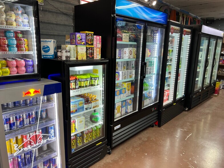 More Photos Of 1061 Cypress St, Roscoe Storefront For Sale