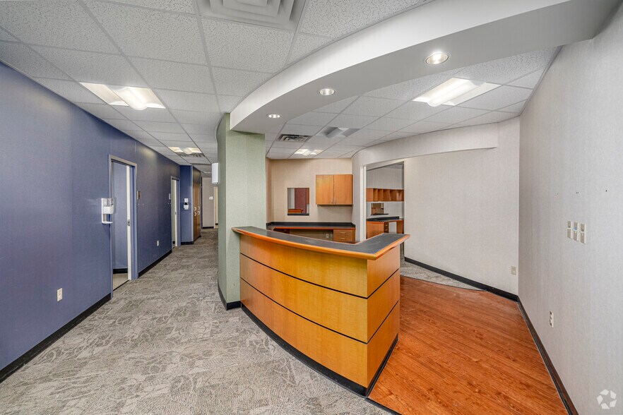 More Photos Of 477 McLaws Cir, Williamsburg Medical For Lease