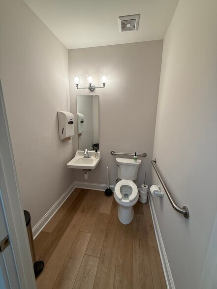 More Photos Of 710 Northeast Dr, Davidson Coworking Space