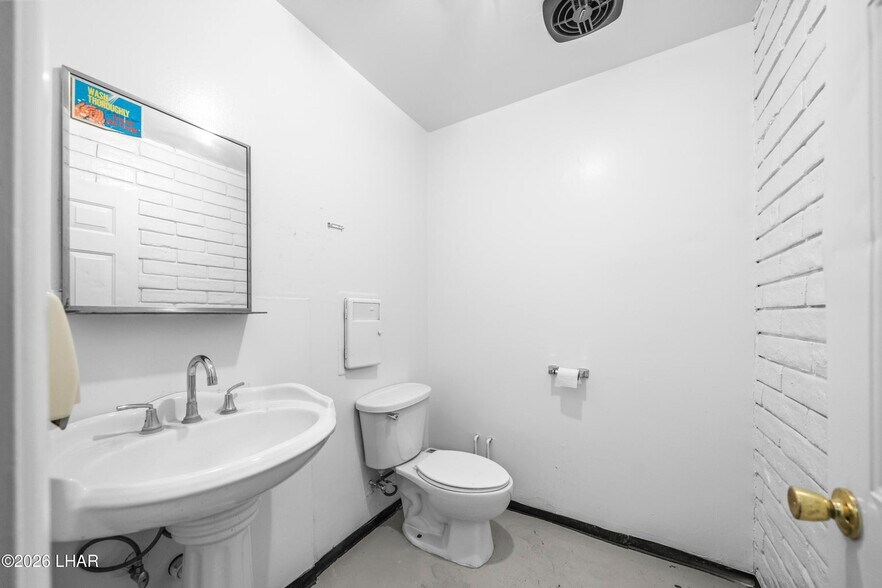 More Photos Of 1790 Industrial Blvd, Lake Havasu City Warehouse For Sale
