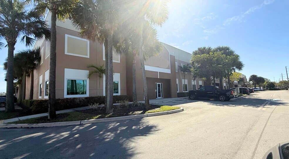 More Photos Of 1850 S Powerline Rd, Deerfield Beach Warehouse For Lease