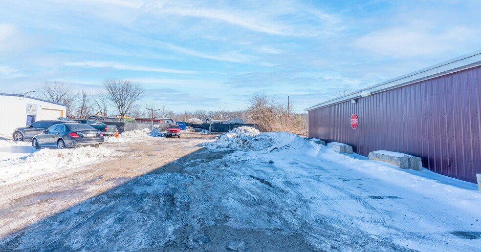 More Photos Of 2816 Old North Point Rd, Baltimore Bar For Sale