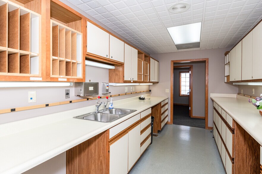 More Photos Of 1752 W High St, Piqua Medical For Sale