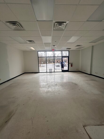 More Photos Of 1426 Paramount Dr, Huntsville Restaurant For Lease