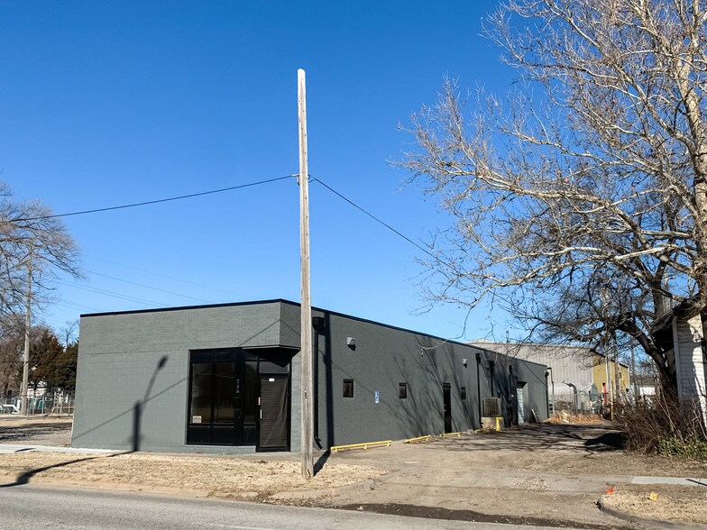 Primary Photo Of 716 W Maple St, Wichita Office For Lease
