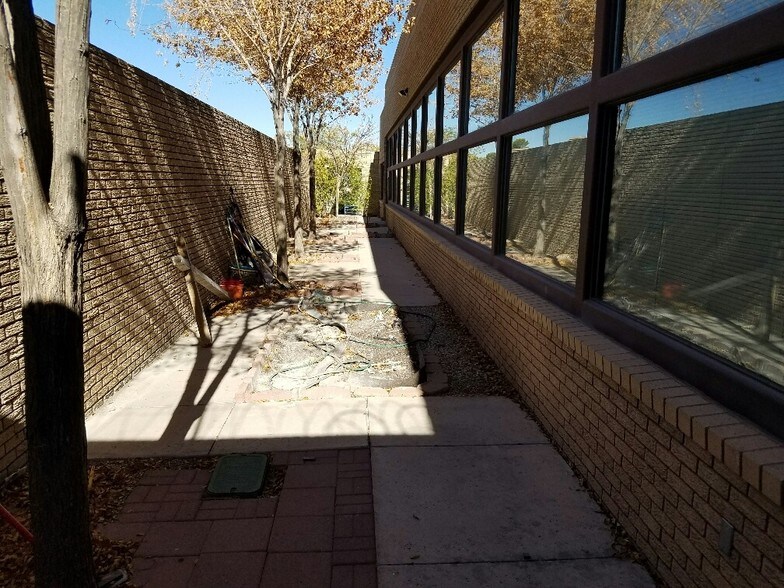 More Photos Of 5040 Edna Ave, Las Vegas Office For Lease