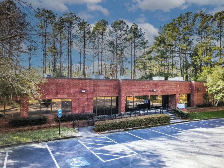 More Photos Of 8215 Roswell Rd, Atlanta Office For Sale