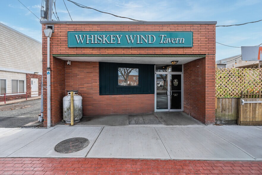 More Photos Of 30-32 Front St, Greenport Storefront Retail Residential For Sale