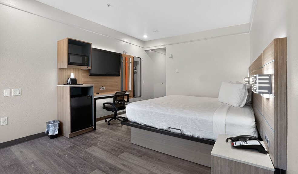More Photos Of 415 Fm 1960 Rd E, Houston Hotel For Sale
