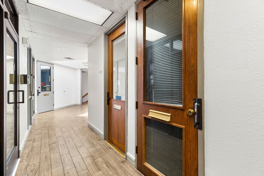 More Photos Of 5545 Fredericksburg Rd, San Antonio Office For Sale