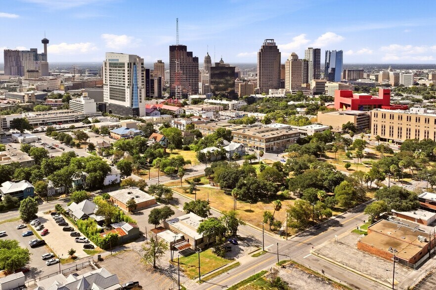 More Photos Of 420 Baltimore Ave, San Antonio Office For Sale