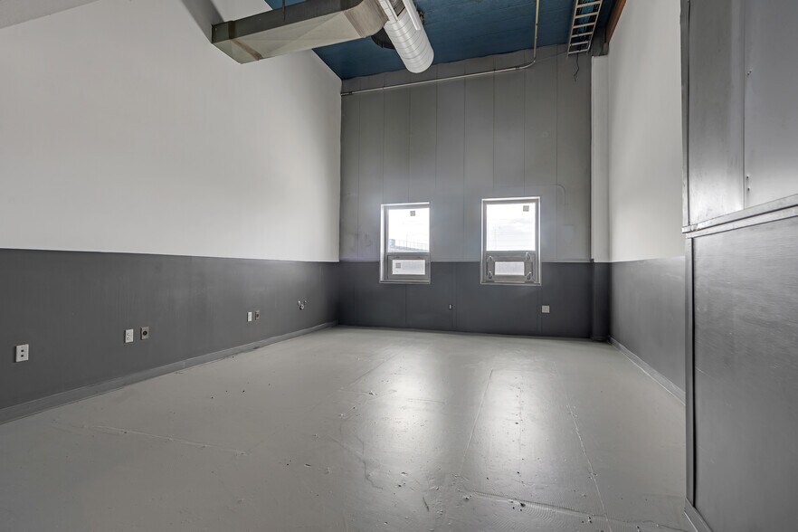 More Photos Of 3114 Tonnelle Ave, North Bergen Showroom For Lease