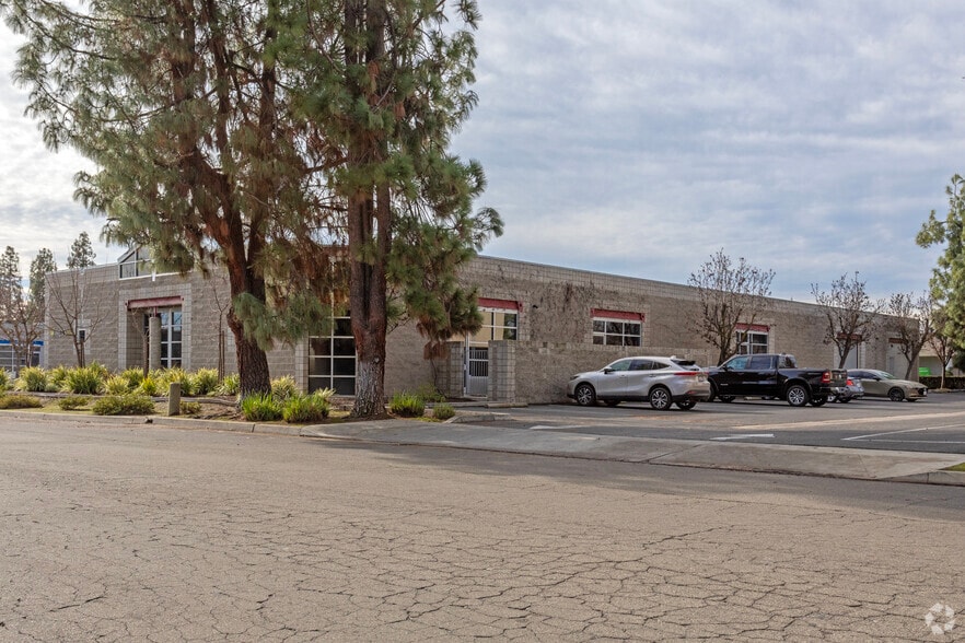 More Photos Of 7621 N Del Mar Ave, Fresno Office For Lease