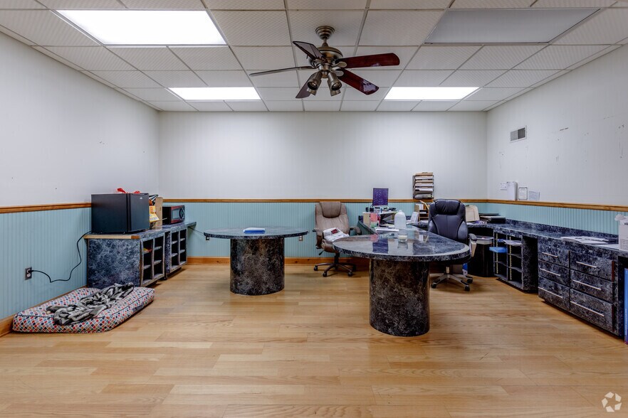 More Photos Of 512 S Main St, Carrollton Warehouse For Lease