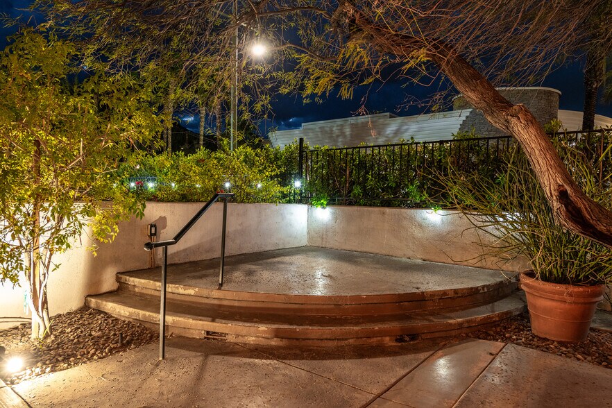 More Photos Of 369 N Palm Canyon Dr, Palm Springs Restaurant For Lease