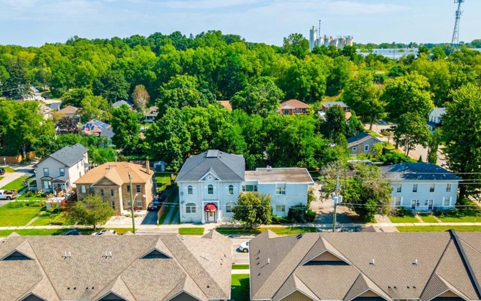 More Photos Of 55 Willow St, Paris Apartments For Sale