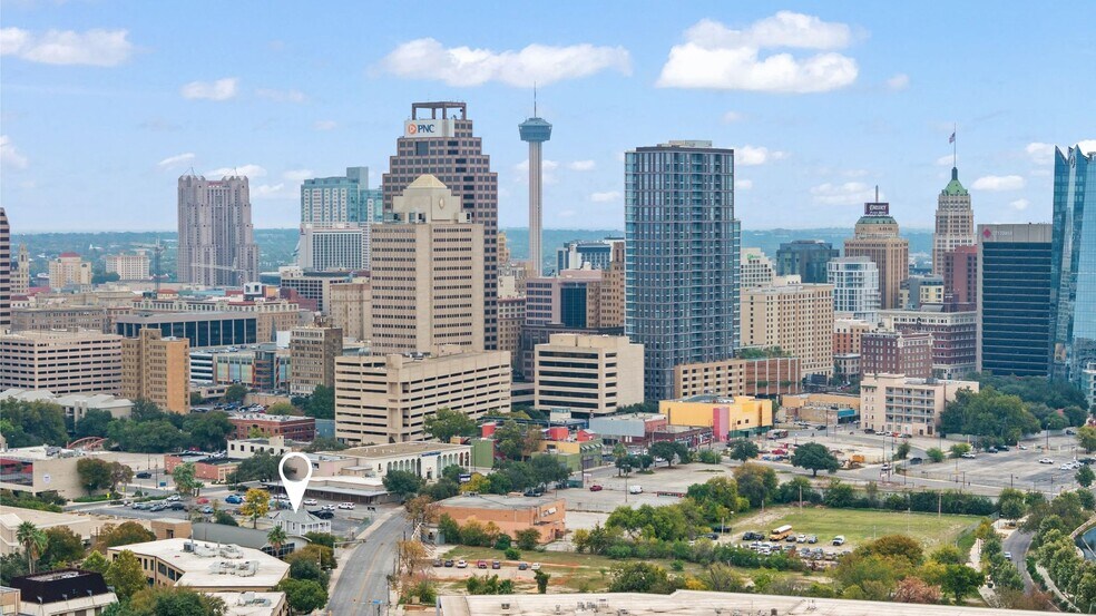 More Photos Of 620 N Flores St, San Antonio Freestanding For Lease