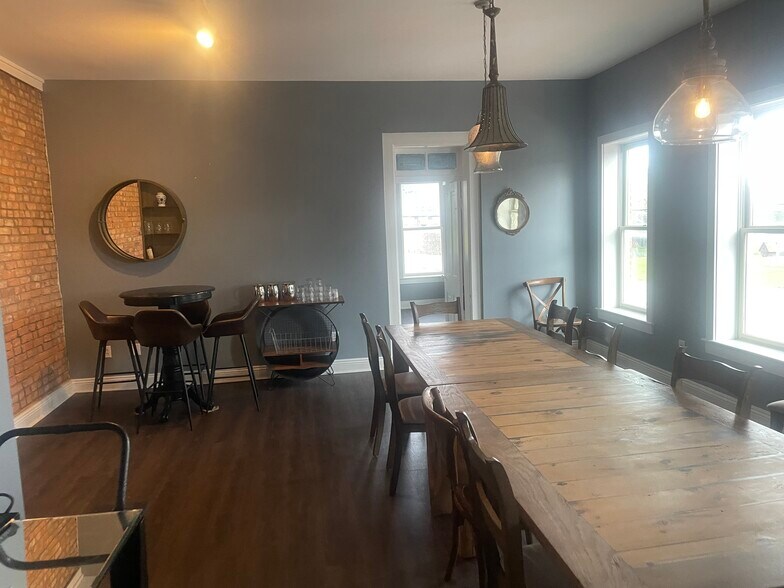 More Photos Of 491 S 4th St, Columbus Restaurant For Lease