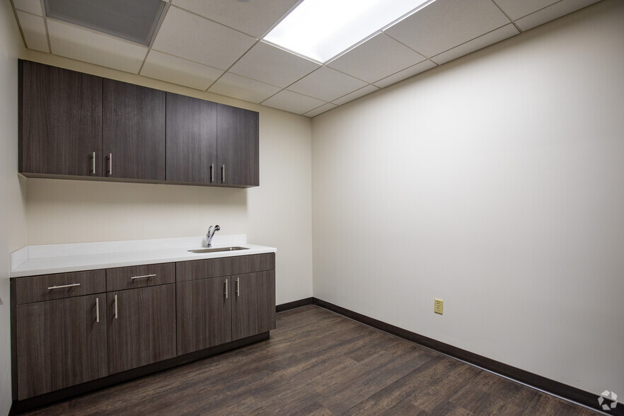 More Photos Of 501 E Kennedy Blvd, Tampa Office For Lease