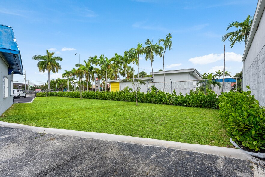 More Photos Of 1941 NE 34th Ct, Lighthouse Point Freestanding For Sale