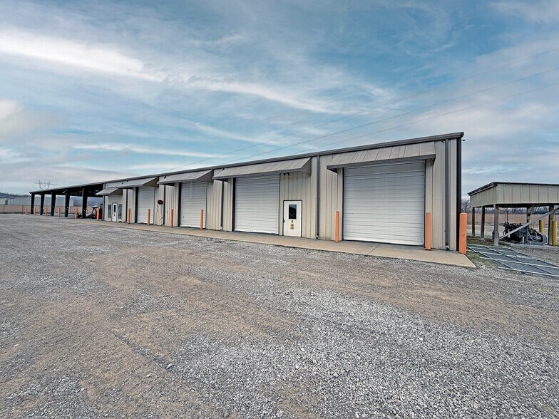 More Photos Of 311 Transpoint dr, Dupo Industrial For Lease