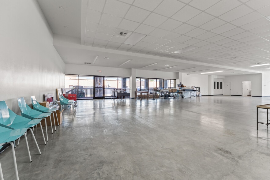 More Photos Of 8482 Perkins Rd, Baton Rouge General Retail For Lease