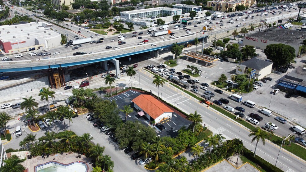 More Photos Of 7701 NW 103rd St, Hialeah Storefront Retail Office For Lease