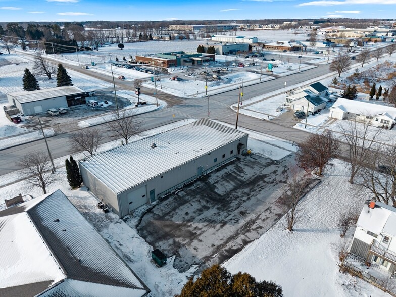 More Photos Of 3420 Dewey St, Manitowoc Freestanding For Lease