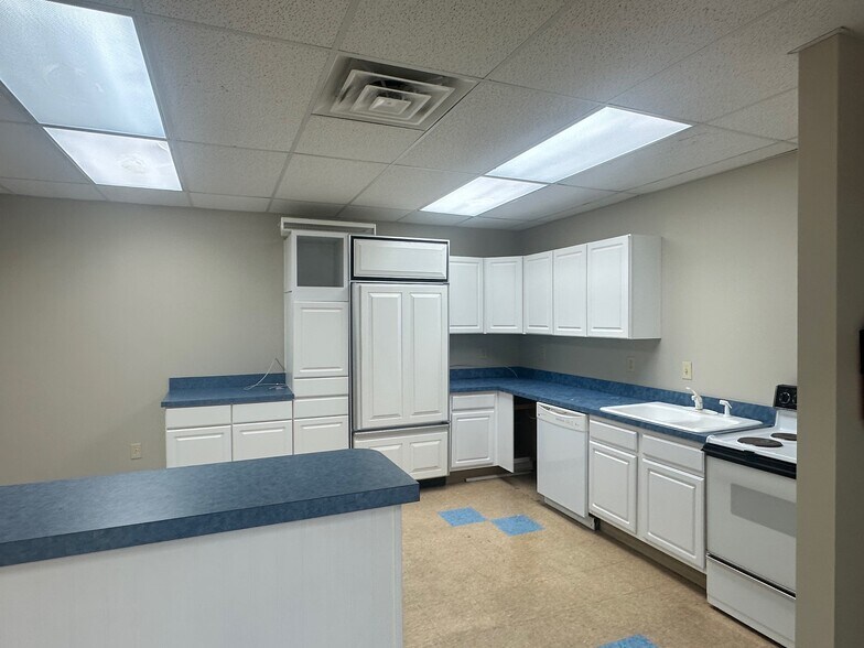 More Photos Of 5612 S 49th St, Lincoln Flex For Sale