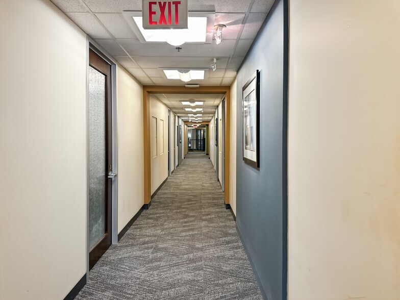 More Photos Of 1 Rideau St, Ottawa Coworking Space