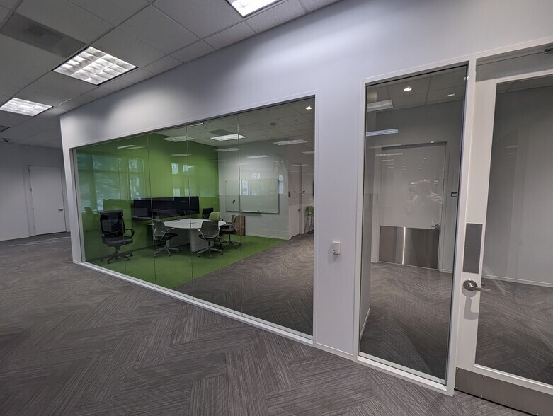 More Photos Of 11410 Greens Crossing Blvd, Houston Light Manufacturing For Sale