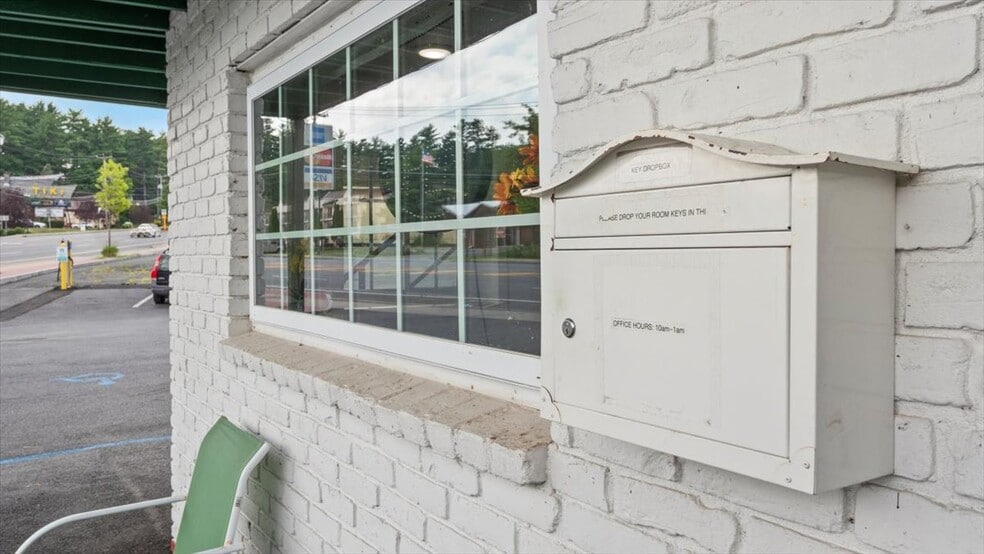 More Photos Of 5 Canada St, Lake George Hotel For Sale