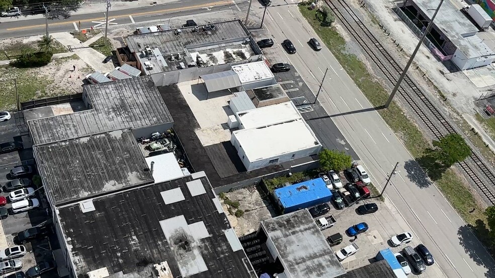 Primary Photo Of 221-225 N Dixie Hwy, Hallandale Beach Auto Repair For Lease
