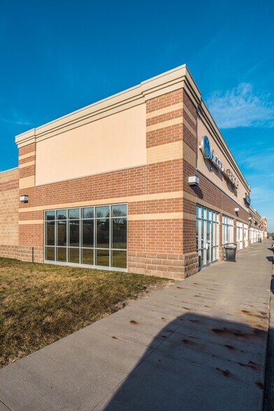 More Photos Of 11101-11148 Plum Dr, Urbandale Unknown For Lease