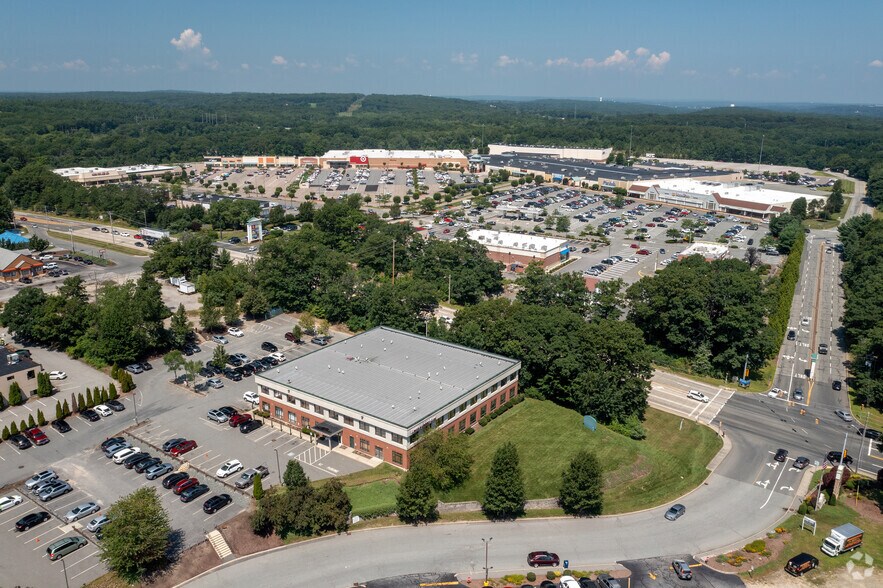 More Photos Of 2 Wake Robin Rd, Lincoln Medical For Lease