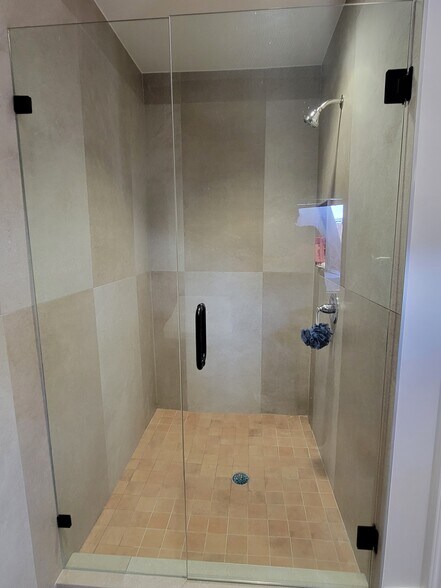 More Photos Of 2323 N Walton Walker Blvd, Dallas Office For Sale