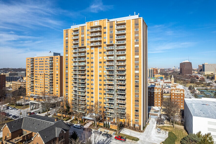 More Photos Of 121 W 48th St, Kansas City Apartments For Sale