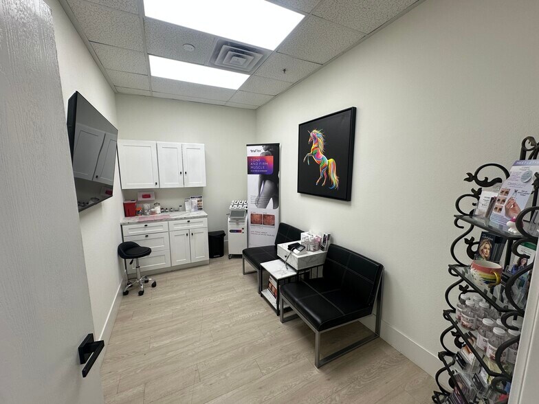 More Photos Of 5920 S Rainbow Blvd, Las Vegas Office For Sale