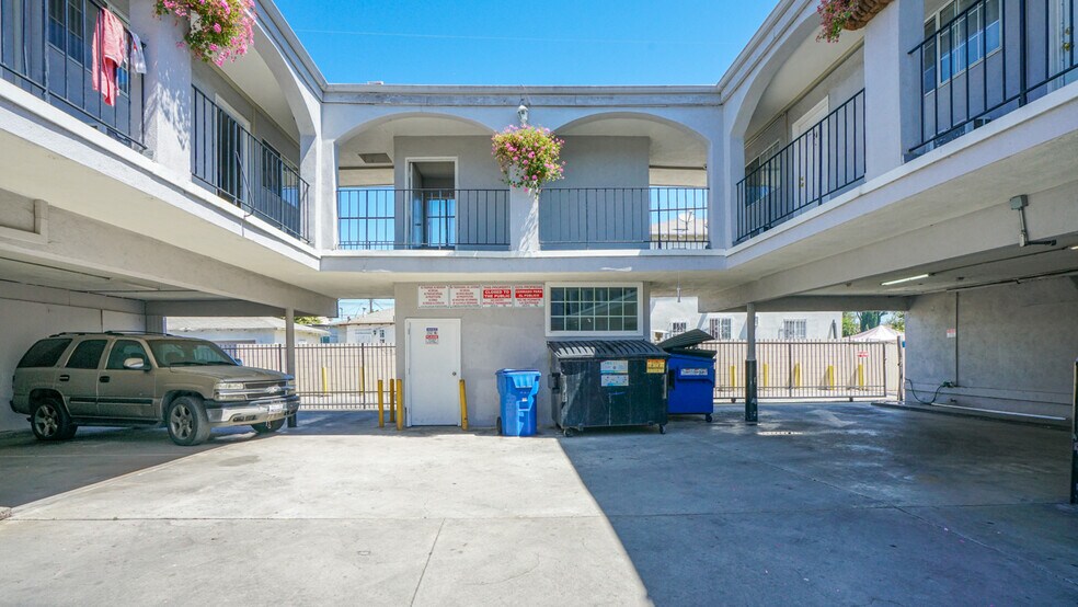 More Photos Of 4905 W Adams Blvd, Los Angeles Apartments For Sale