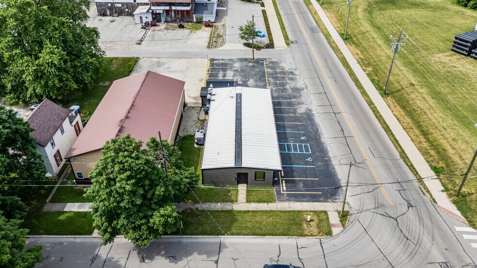 More Photos Of 770 E Franklin St, Huntington Restaurant For Sale