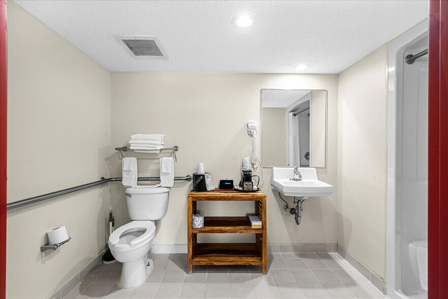 More Photos Of 182 Quillens Chapel Rd, Campton Hotel For Sale