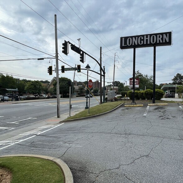 More Photos Of 6390 NE Roswell Rd, Atlanta Restaurant For Lease